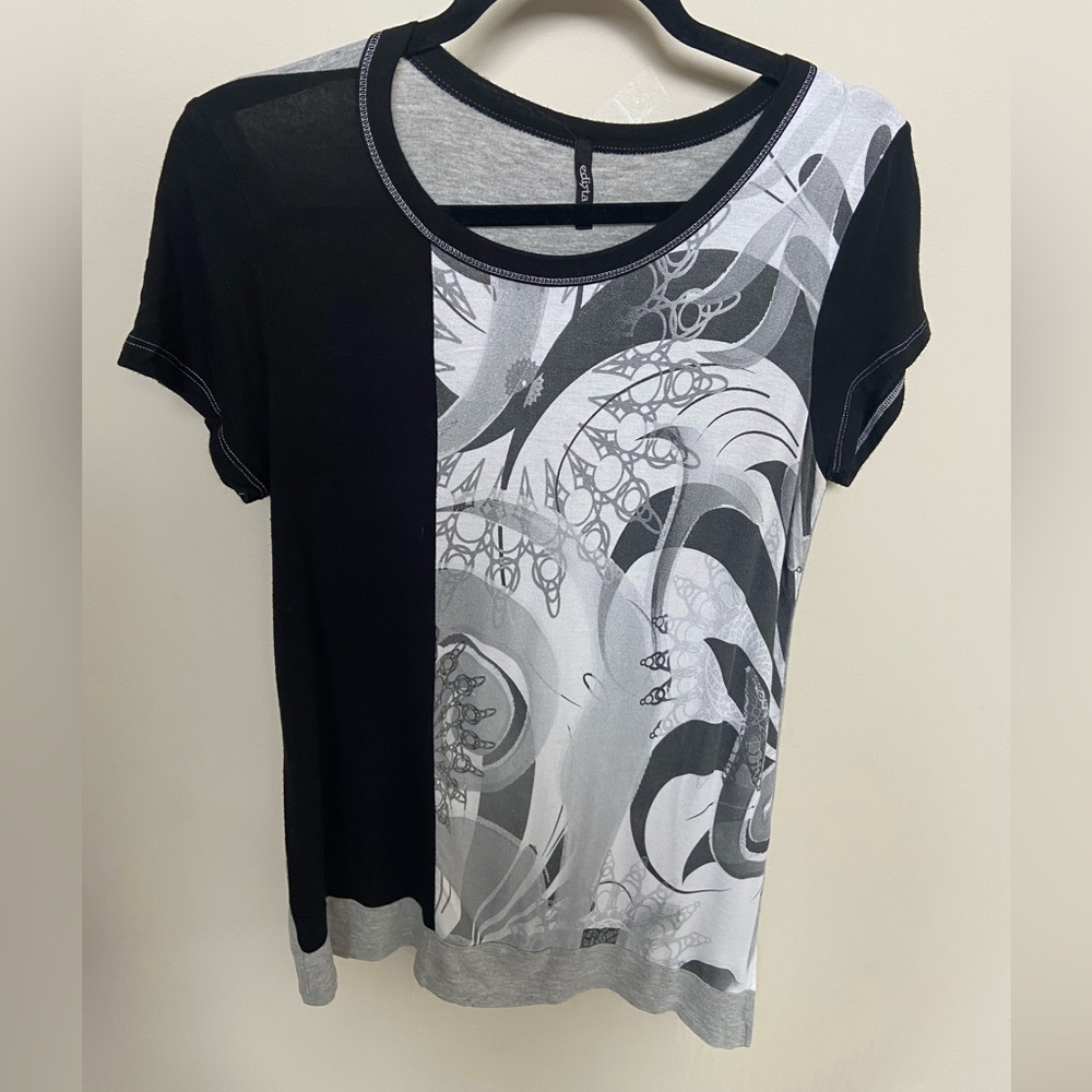 Edista Black and Gray Graphic Tee size medium